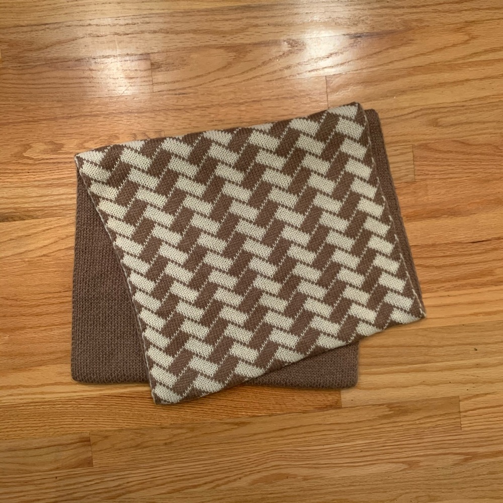 ❄️ NWOT Herringbone Brown / Tan Infinity Scarf